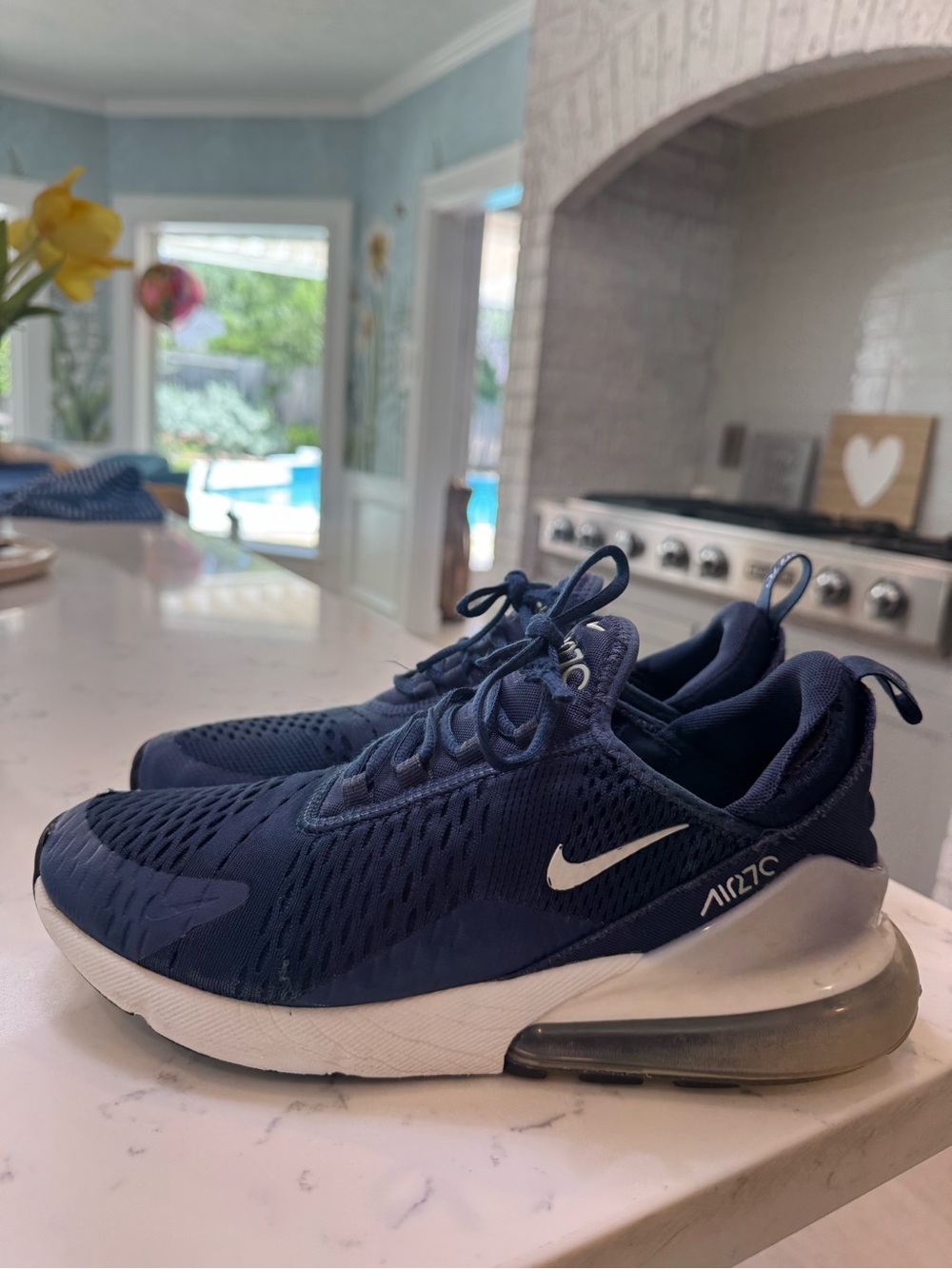 Nike men’s Navy Blue and White Air Max 270 Sneakers US 8